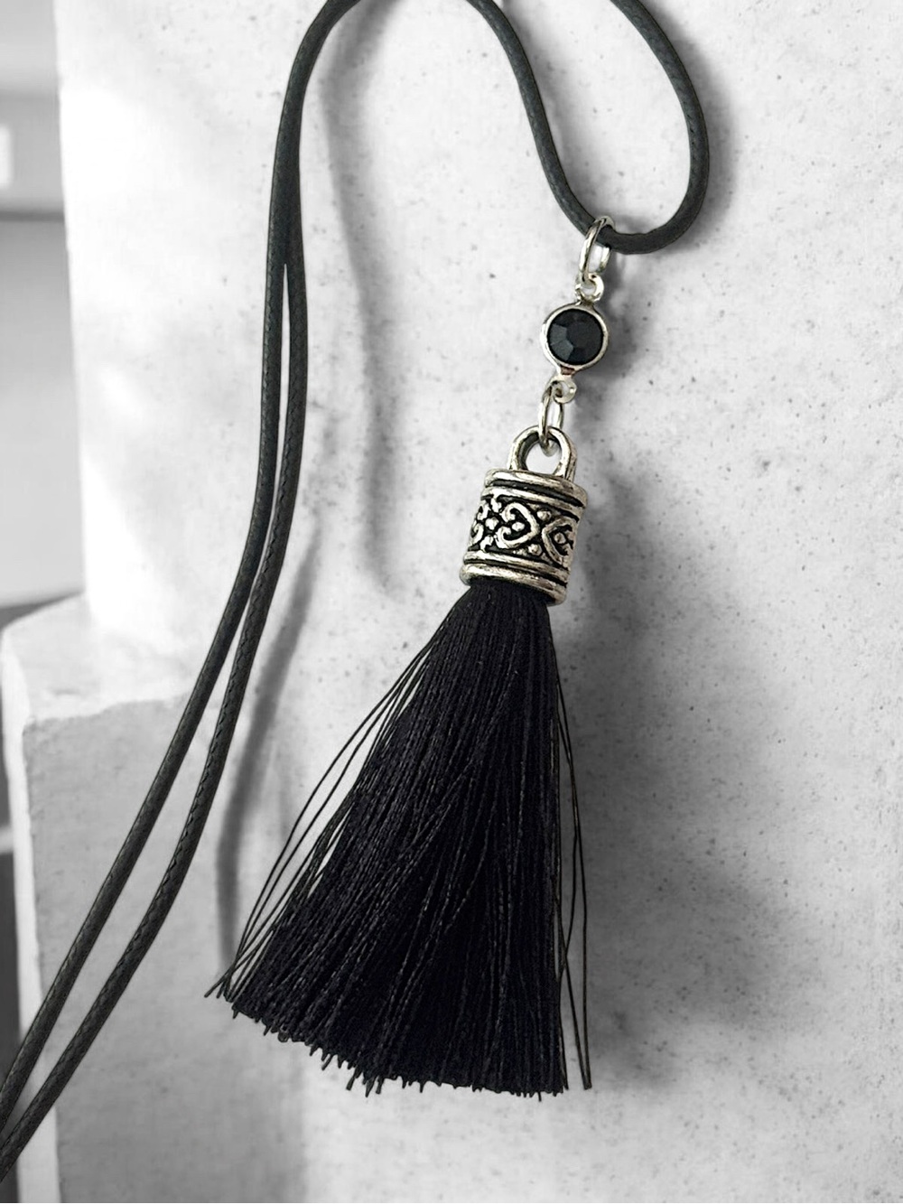 5 For $25💫Black Tassel Pendant Necklace with a Black Acrylic Gem Accent